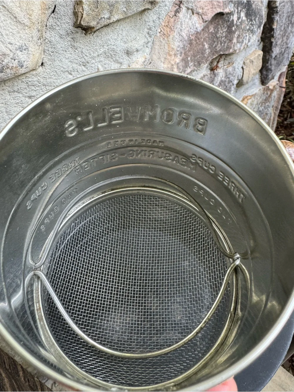 Vintage Bromwell’s Flour Sifter Apple Print Hand Crank Wood Handle 3 Cup